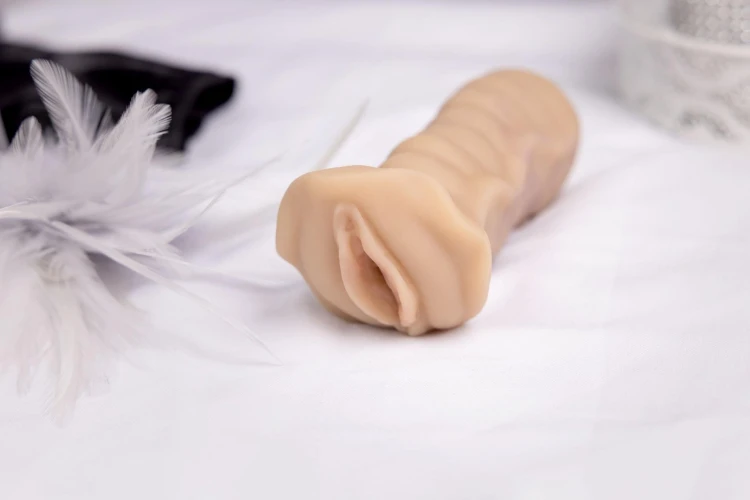 masturbator French Maid  Flesh