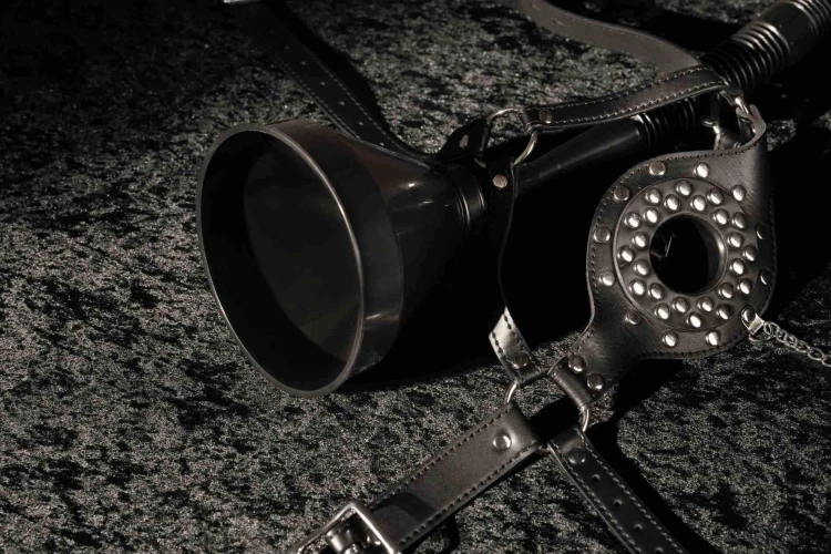 knebel Open Mouth Gag Head Harness with Funnel - Black