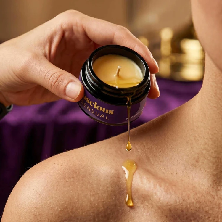 świeca do masażu CRUSHIOUS LUSCIOUS MASSAGE CANDLE WITH PHEROMONES AND SENSUAL AROMA