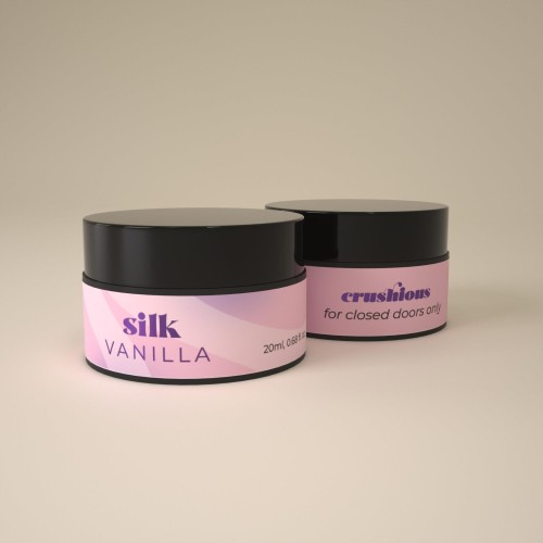 świeca do masażu CRUSHIOUS SILK MASSAGE CANDLE WITH PHEROMONES AND VANILLA SCENT
