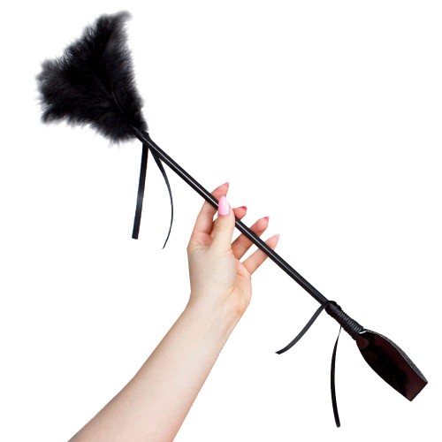 Czarna-szpicruta-do-zabaw-w-sypialni-Bleck-Feather-Tickler-&amp;-Riding-Crop-Dwustronna-szpicruta-zakończona-czarnymi-piórkami.jpg