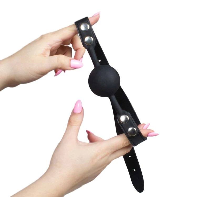 Knebel-do-krępowania-ust-Silikonowy-gadżet-Black-Silicone-Ball-Gag-ekoskóra.jpg