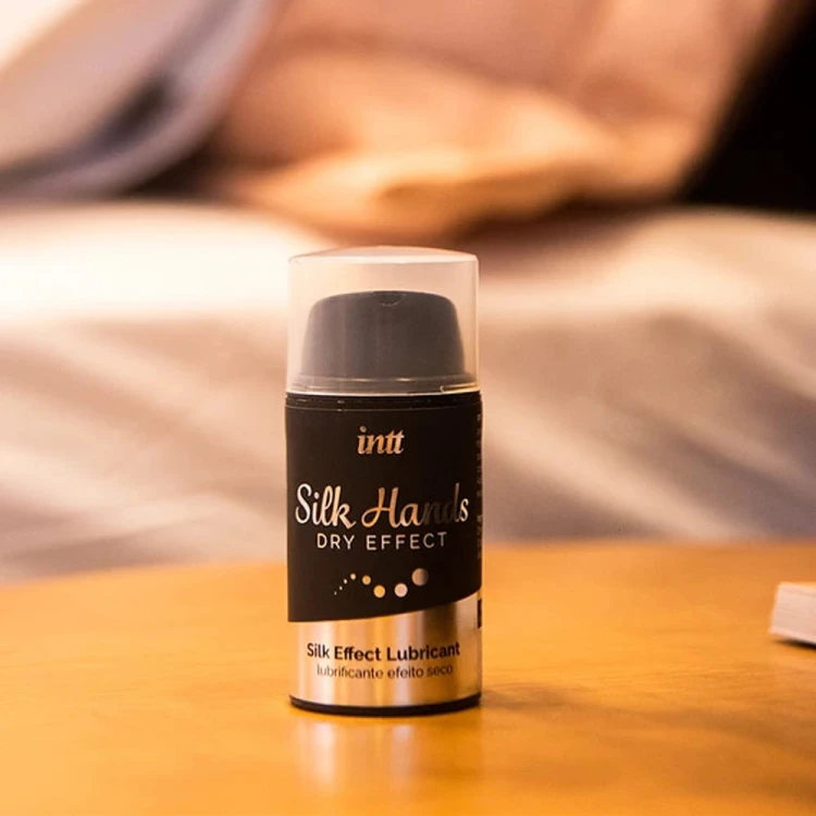 Żel-silikonowy-unisex-jedwabiste-odczucia-Silk-Hands-Ekskluzywna-formuła-uczucie-poślizgu-nawilżenia.jpg