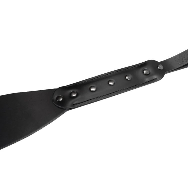 pejcz-bicz-bdsm-czarna-paski-skóra-naturalna-zabawa-eksploracja-erotyka-seks-ostry-sekxshop-sklep-erotyczny-dominacja-kary-paseczki-doznania-krępowanie-packa-klapsy.jpg