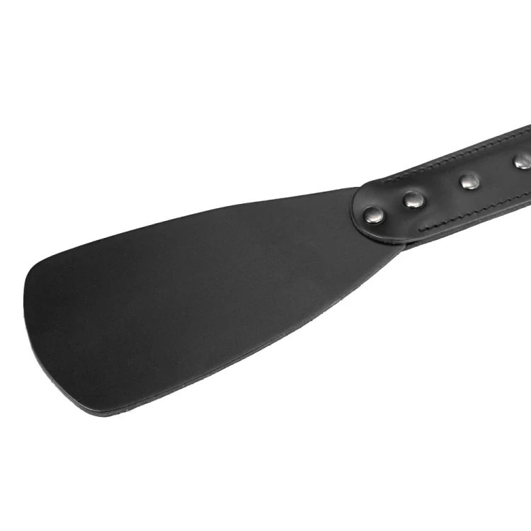 pejcz-bicz-bdsm-czarna-paski-skóra-naturalna-zabawa-eksploracja-erotyka-seks-ostry-sekxshop-sklep-erotyczny-dominacja-kary-paseczki-doznania-krępowanie-packa-klapsy.jpg