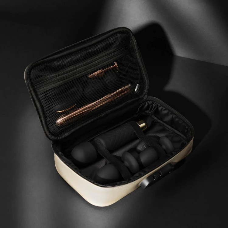 Kuferek-na-akcesoria-erotyczne-Zamykany-na-szyfr-Discreet-Box-Luxury-Gold.jpg